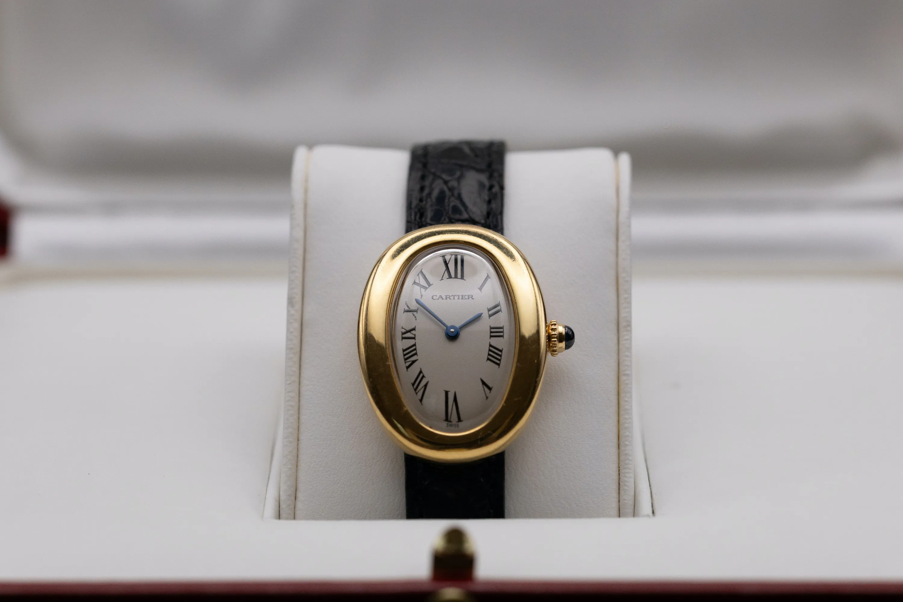 Cartier Baignoire 19521 22.5mm Yellow gold White 1