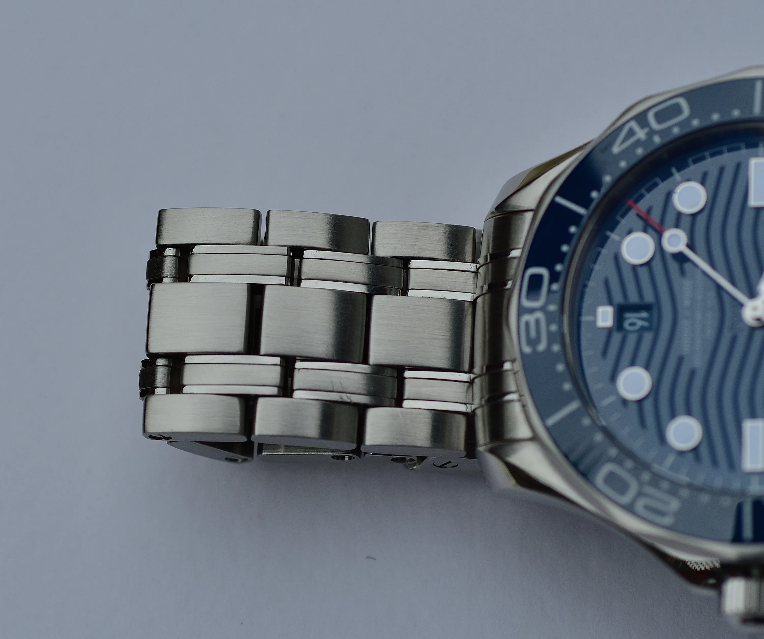 Omega Seamaster Diver 300M 210.30.42.20.03.001 42mm Stainless steel Blue 6