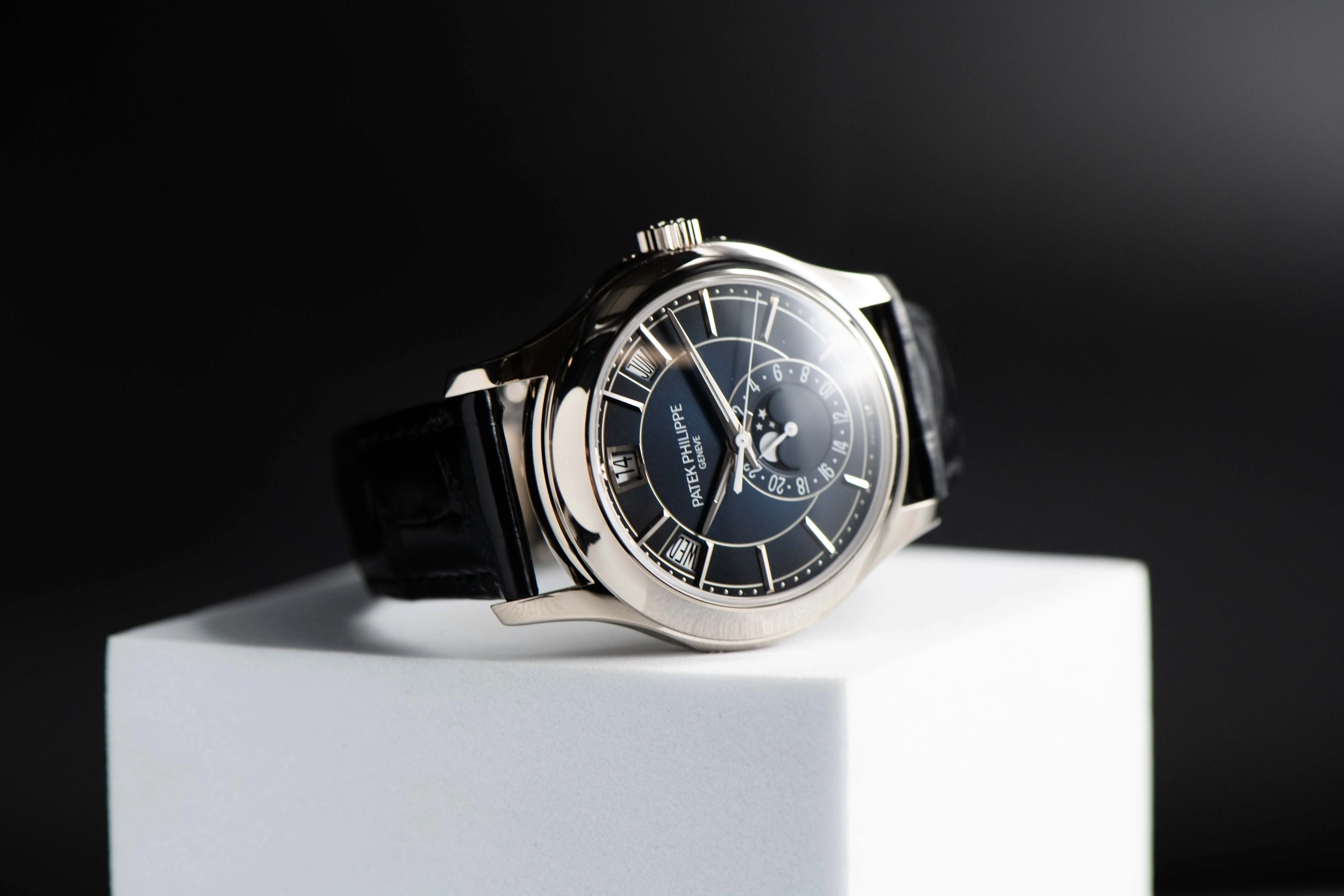 Patek Philippe Annual Calendar 5205G-013 40mm White gold Blue 2