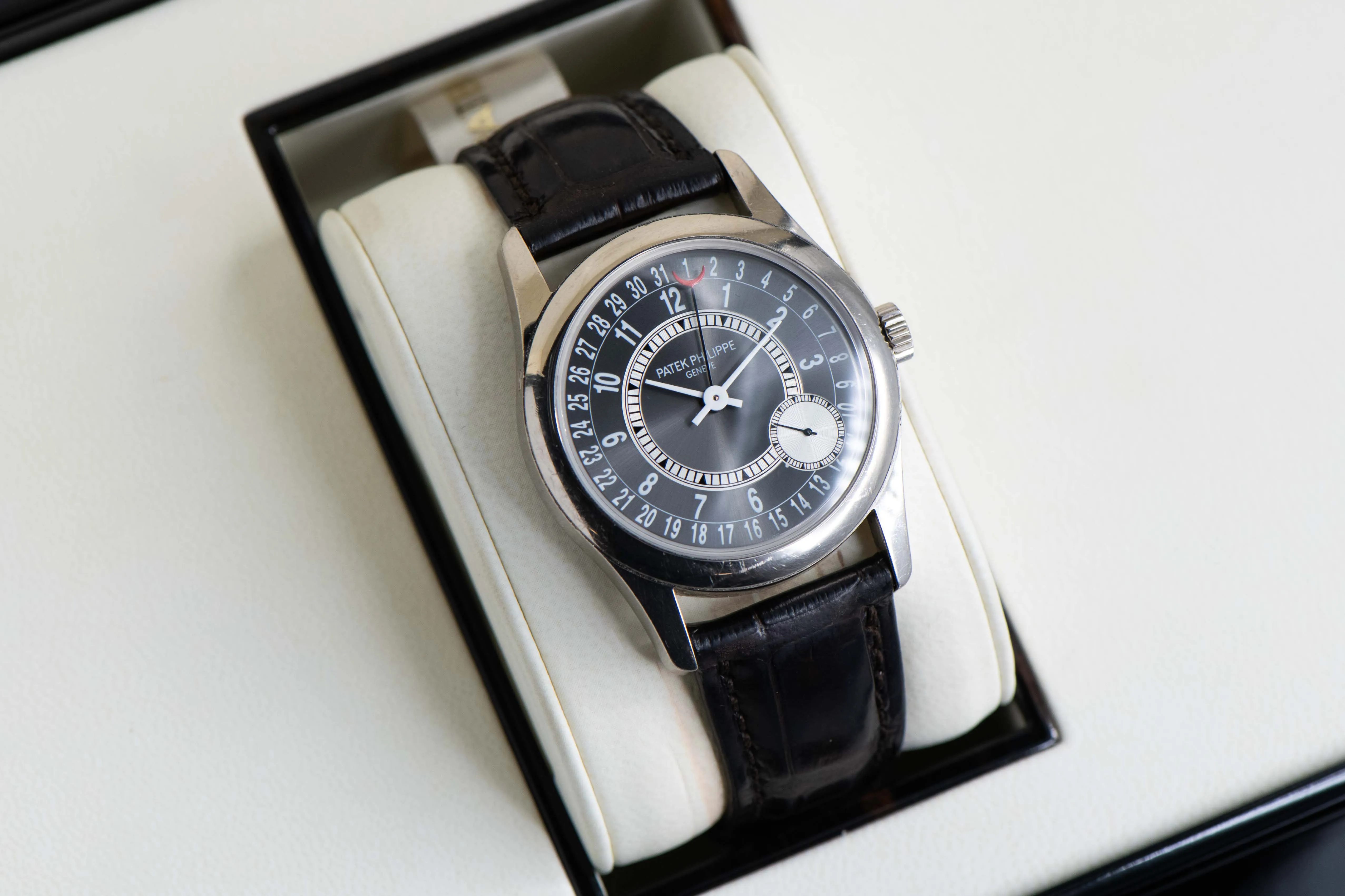 Patek Philippe Calatrava 6000G 37mm White gold Gray