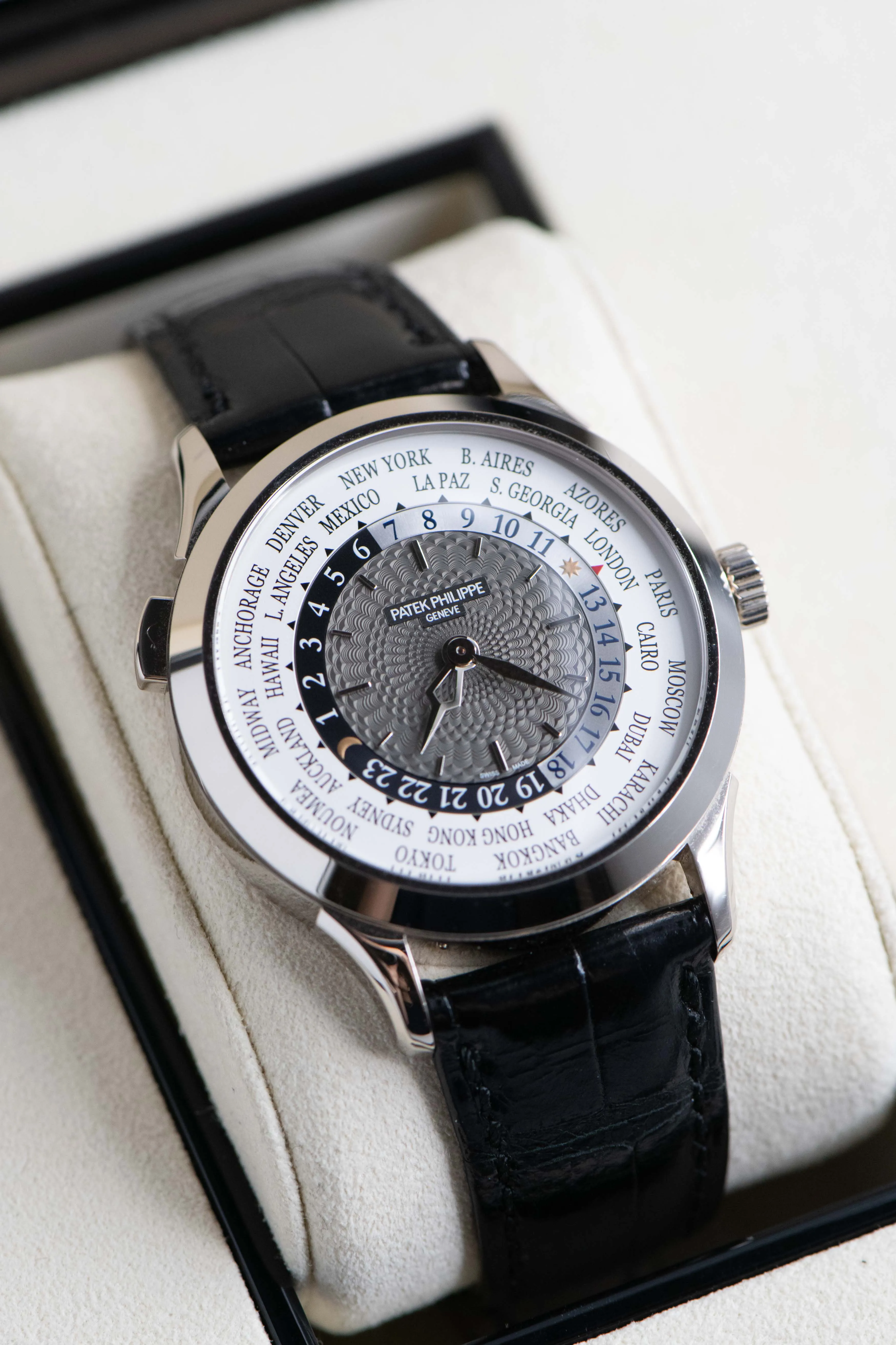 Patek Philippe World Time 5230G-001 40mm White gold Gray