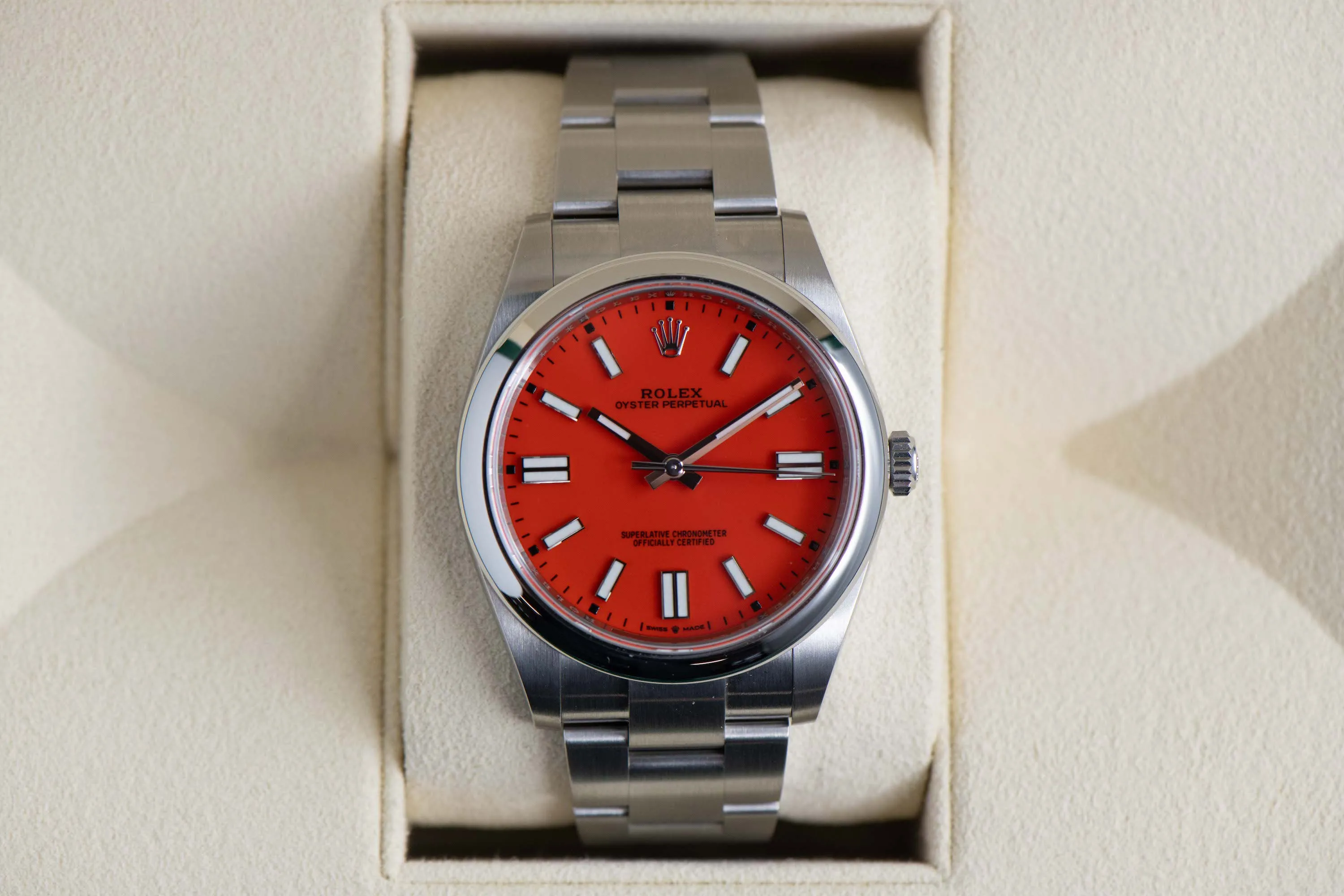 Rolex Oyster Perpetual 41 124300 41mm Stainless steel Red