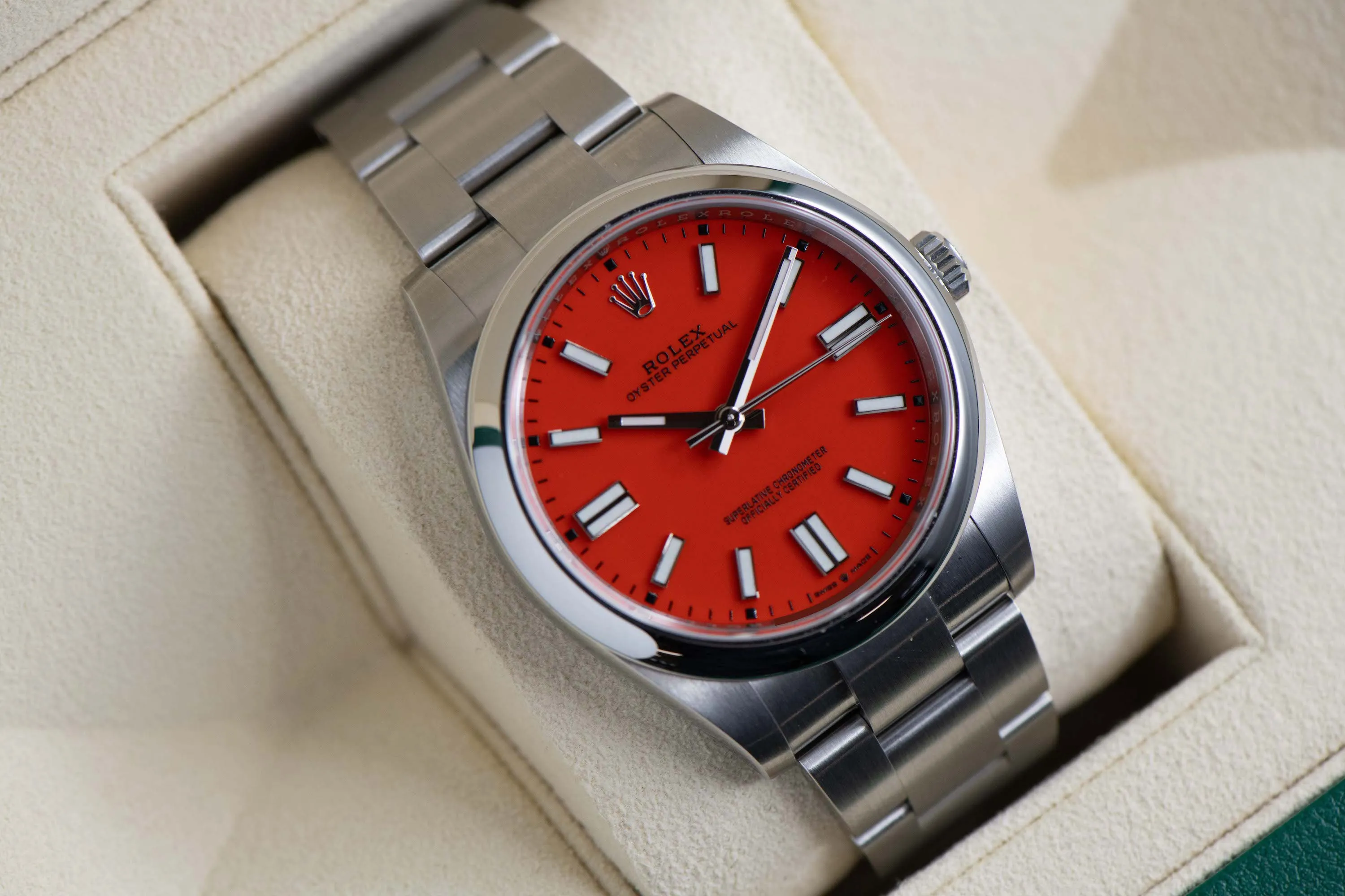 Rolex Oyster Perpetual 41 124300 41mm Stainless steel Red 1