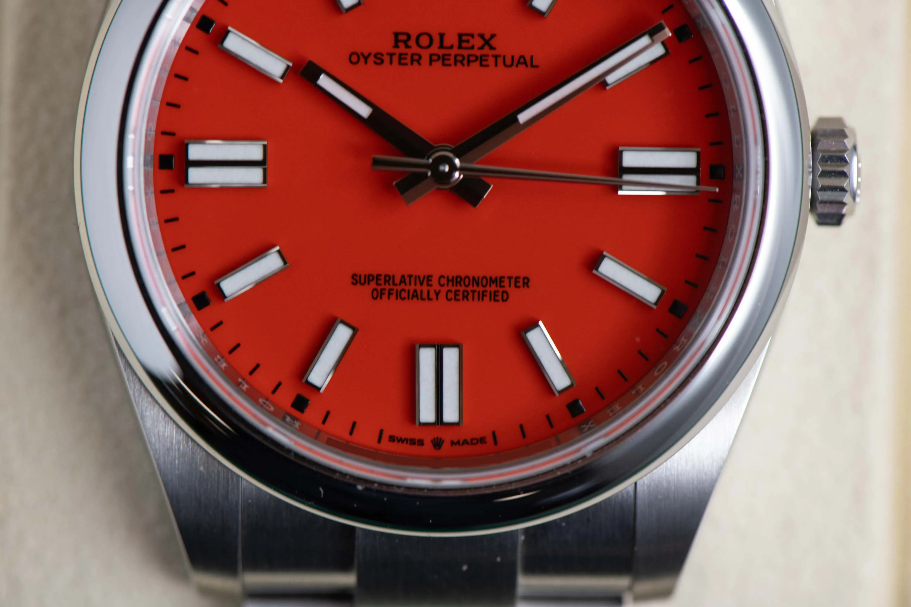 Rolex Oyster Perpetual 41 124300 41mm Stainless steel Red 2