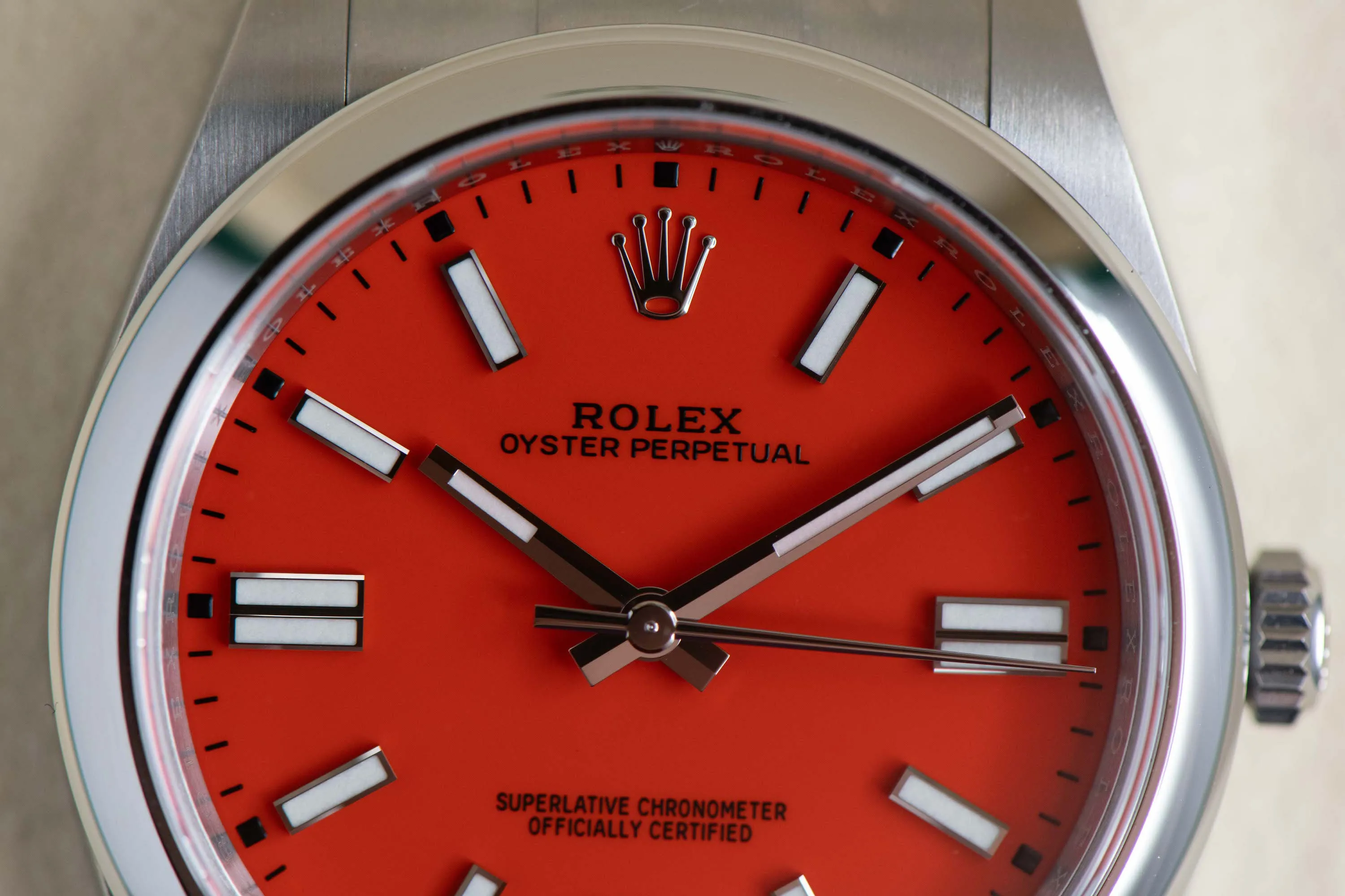 Rolex Oyster Perpetual 41 124300 41mm Stainless steel Red 3