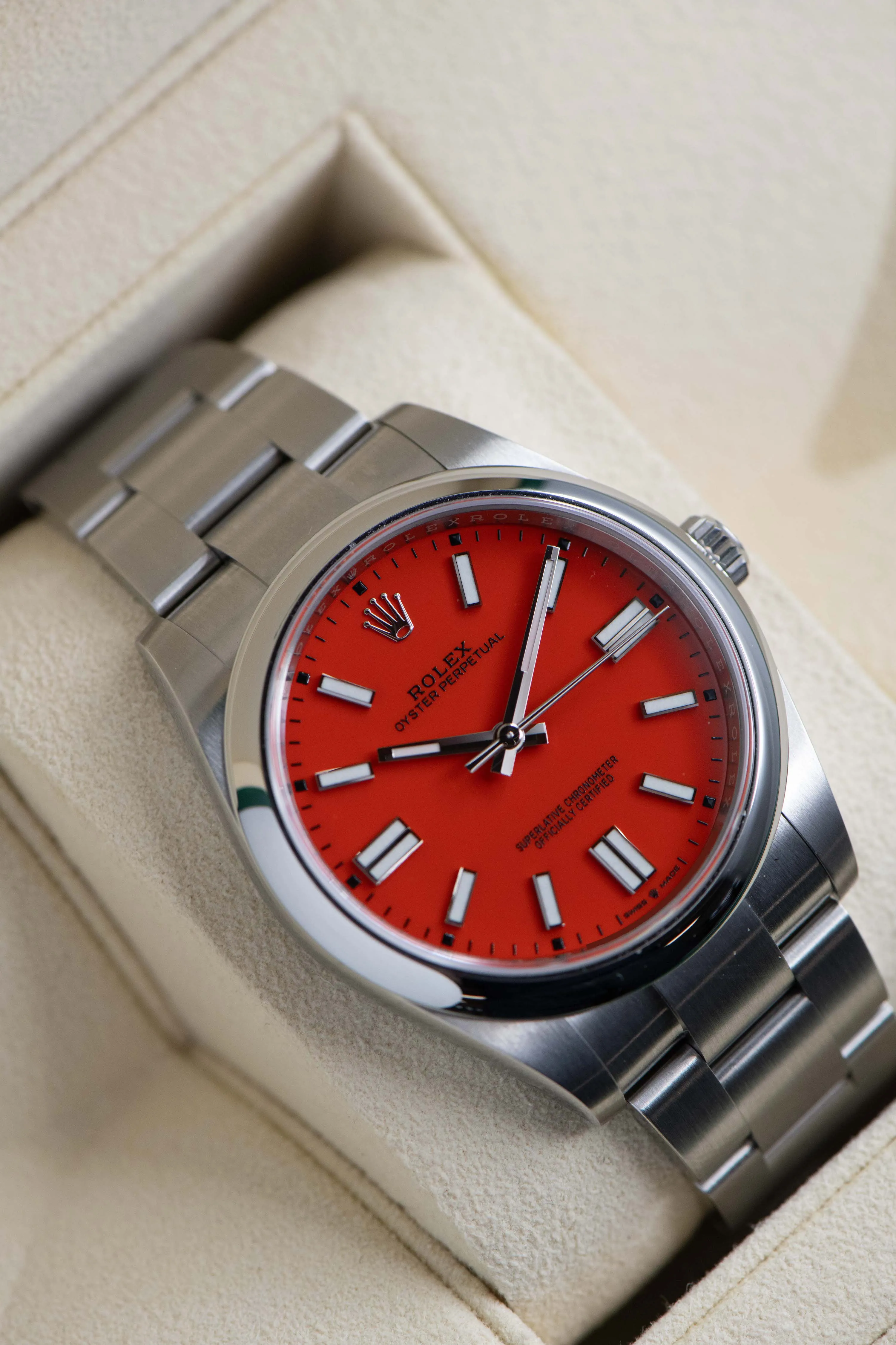 Rolex Oyster Perpetual 41 124300 41mm Stainless steel Red 10