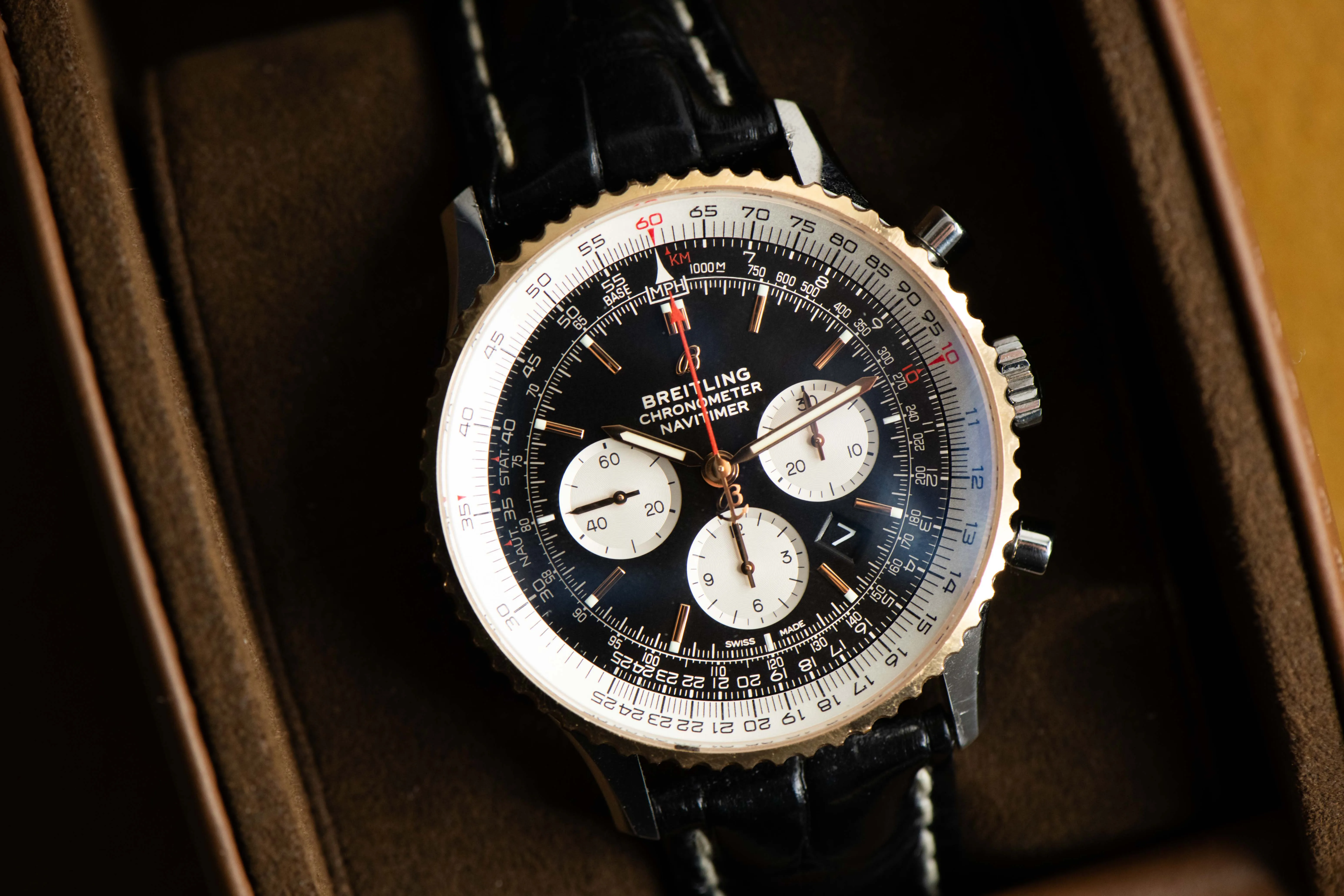 Breitling Navitimer 01 (46 MM) AB0127211B1X1 46mm Yellow gold and Stainless steel Black 4