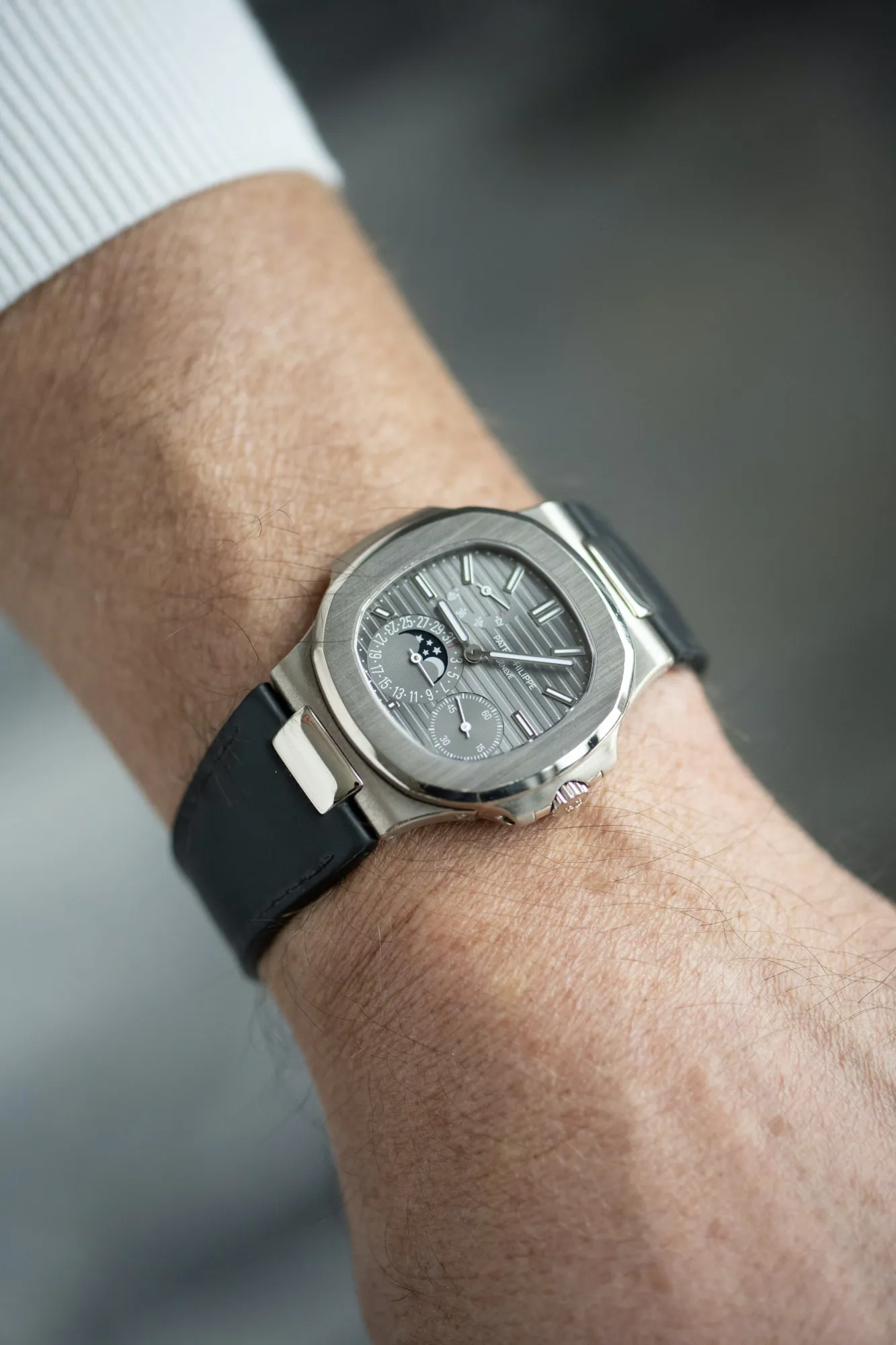 Patek Philippe Nautilus 5712g 40mm White gold Gray 8