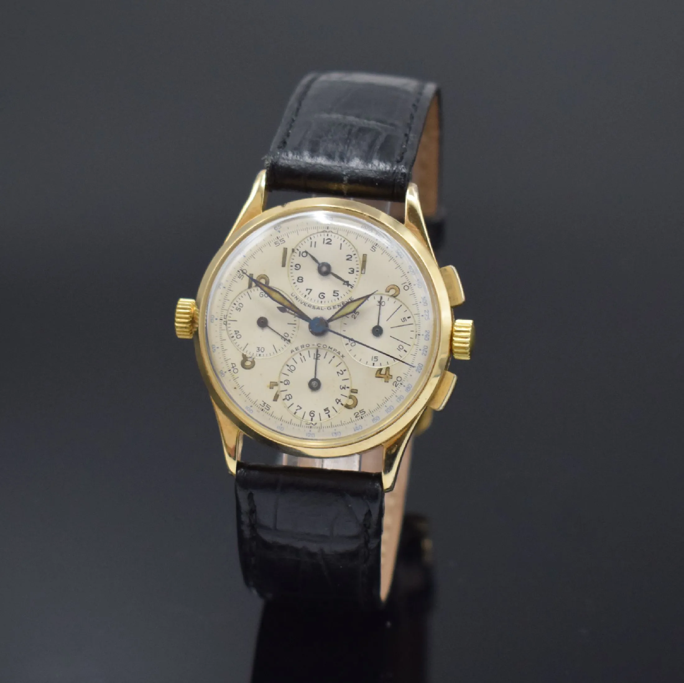 Universal Genève Aero-Compax 32mm Yellow gold Cream