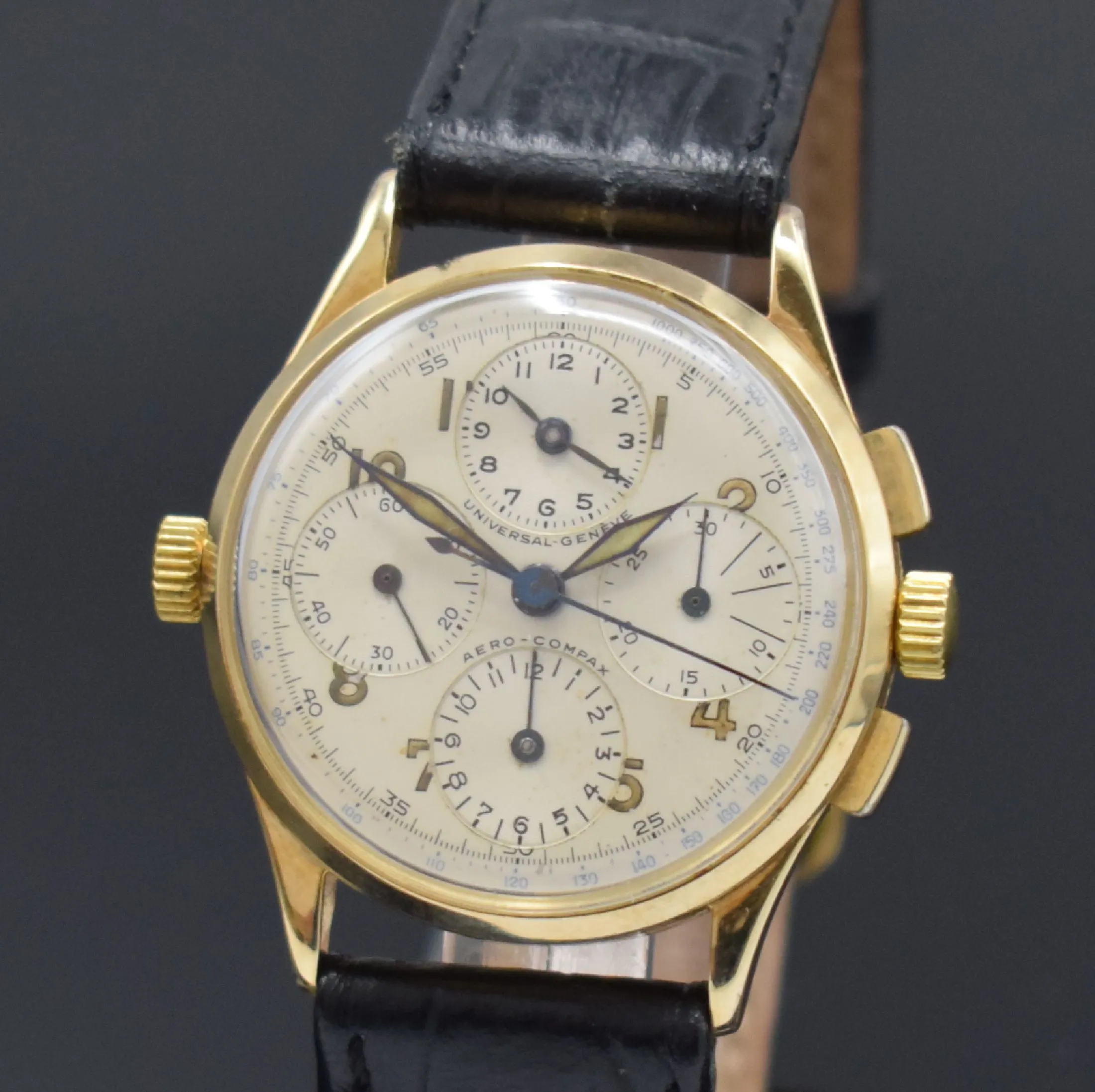 Universal Genève Aero-Compax 32mm Yellow gold Cream 1