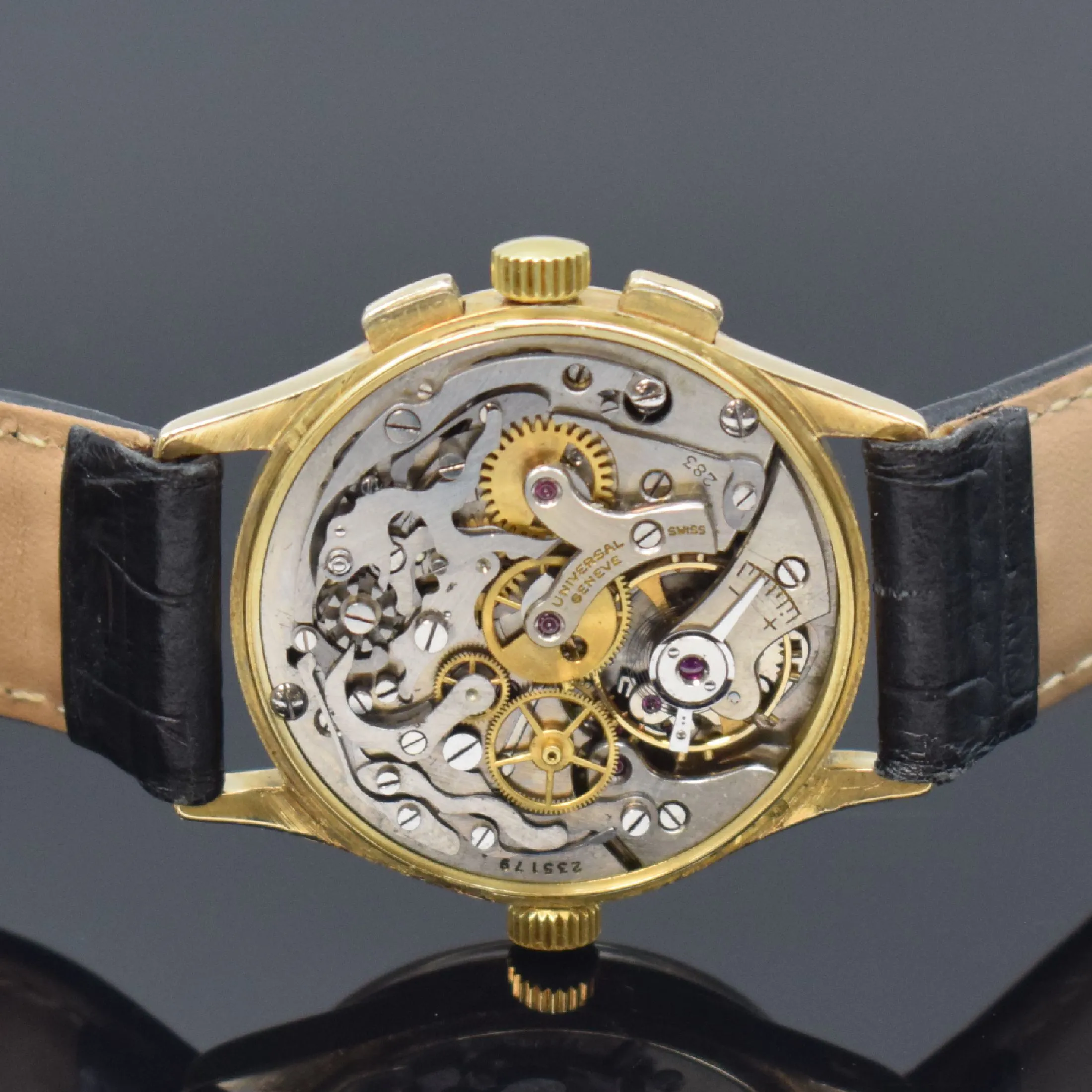 Universal Genève Aero-Compax 32mm Yellow gold Cream 5