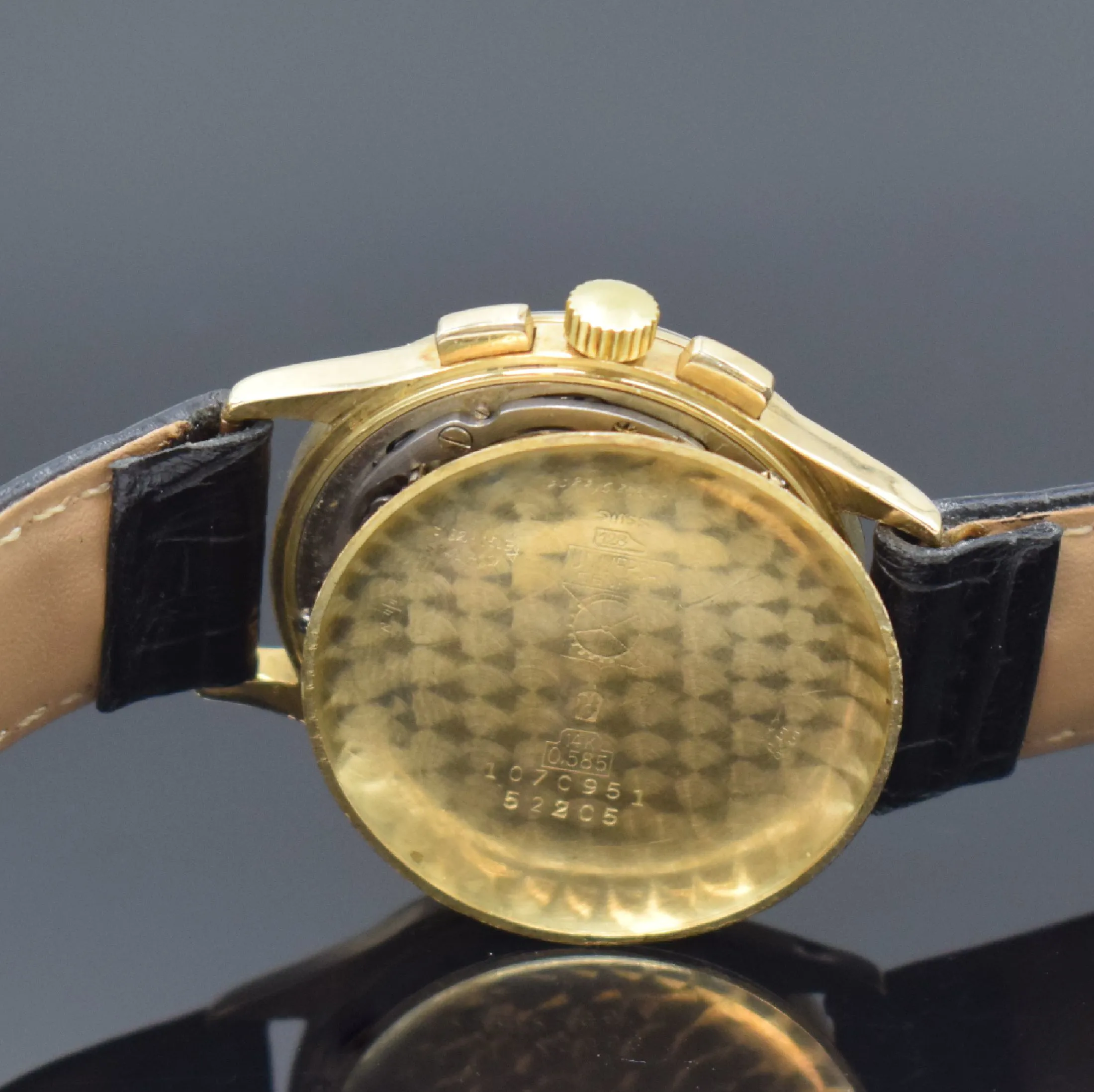 Universal Genève Aero-Compax 32mm Yellow gold Cream 6