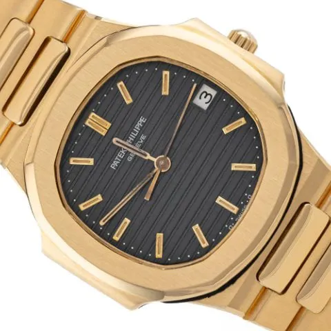 Patek Philippe Nautilus 3900/1 33mm Yellow gold Black