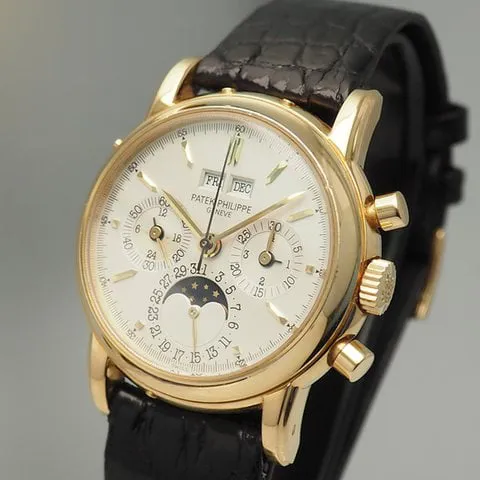 Patek Philippe Perpetual Calendar Chronograph 3970E 36mm Yellow gold