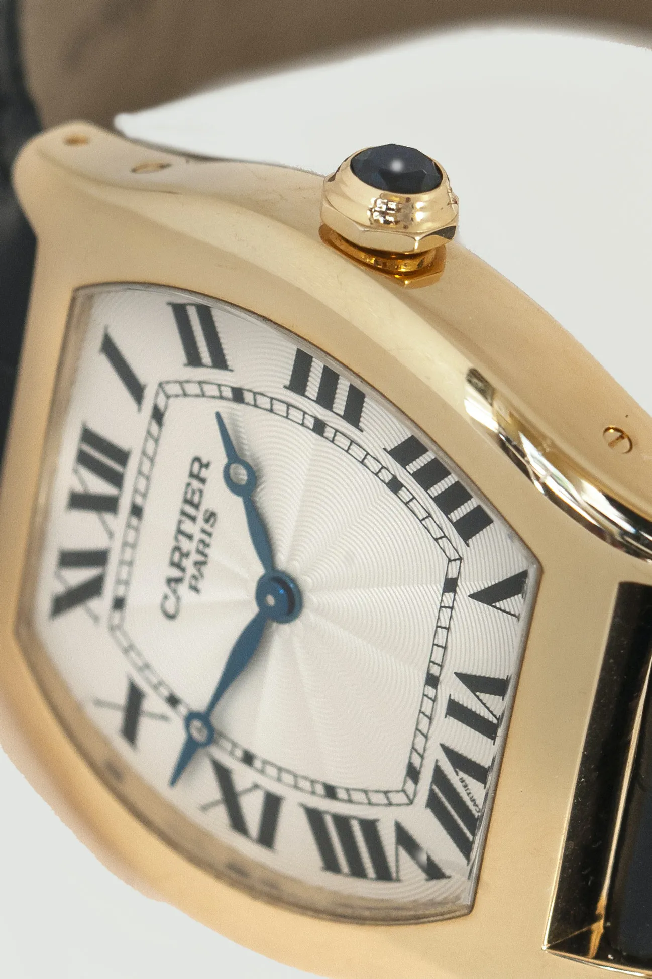 Cartier Tortue Collection Privée 2496C 34mm Yellow gold White 2