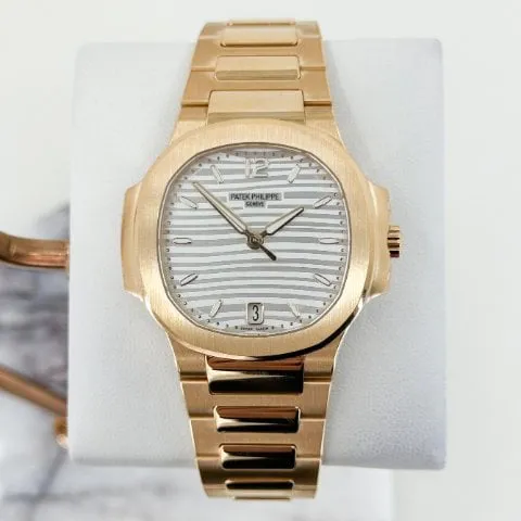 Patek Philippe Nautilus 7118/1R-001 35mm Rose gold Silver