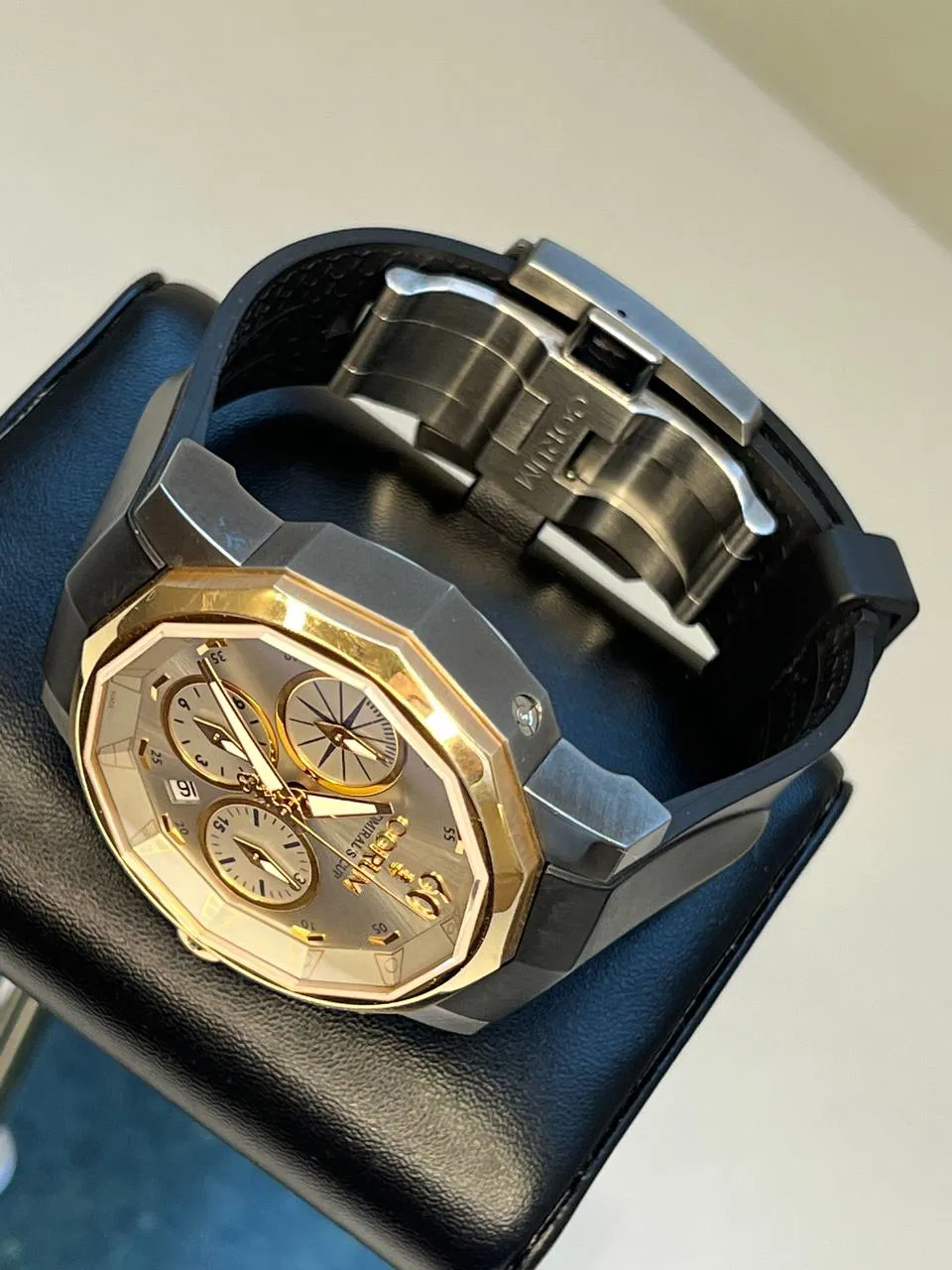 Corum Admiral's Cup 01.0064 45mm Titanium and Yellow gold Gray 3