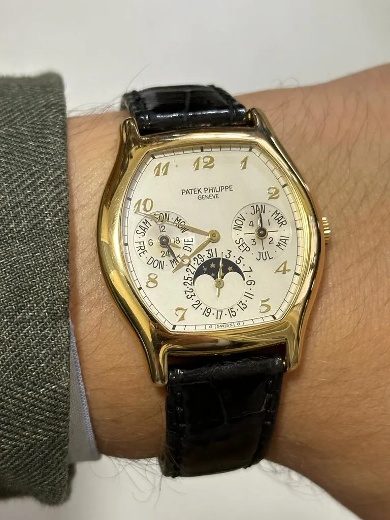 Patek Philippe Perpetual Calendar 5040J 35mm Yellow gold Cream 5