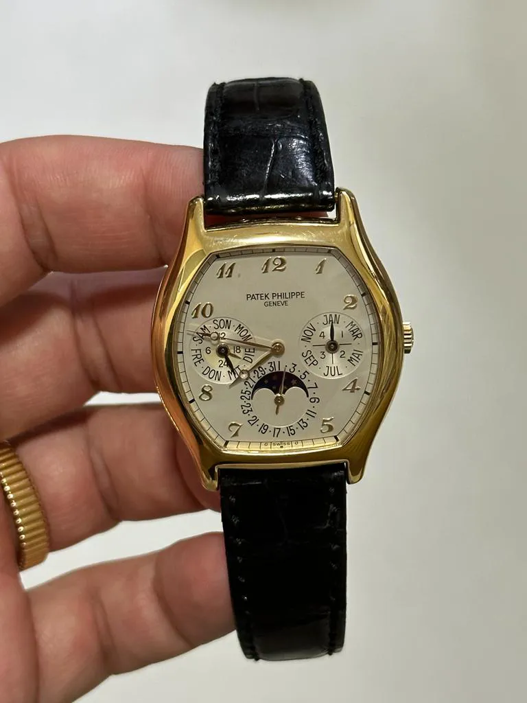 Patek Philippe Perpetual Calendar 5040J 35mm Yellow gold Cream 3