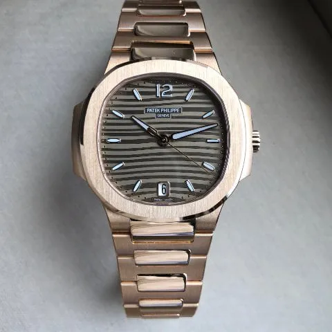 Patek Philippe Nautilus 7118/1R-010 35mm Rose gold Brown