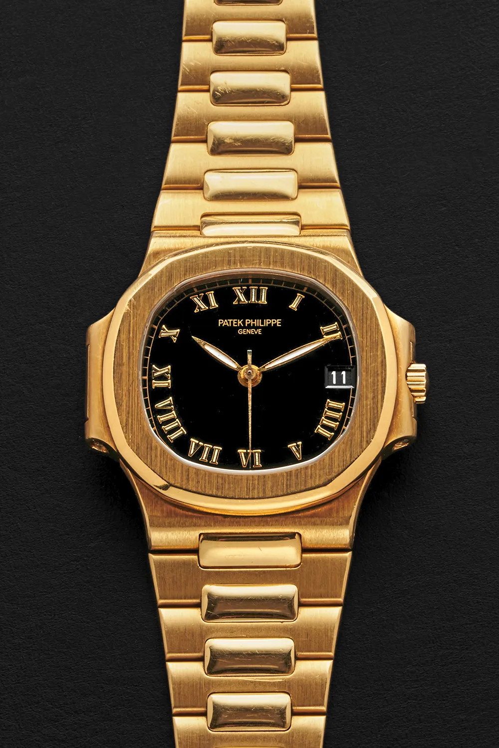 Patek Philippe Nautilus 3800/1 37.5mm Yellow gold Black