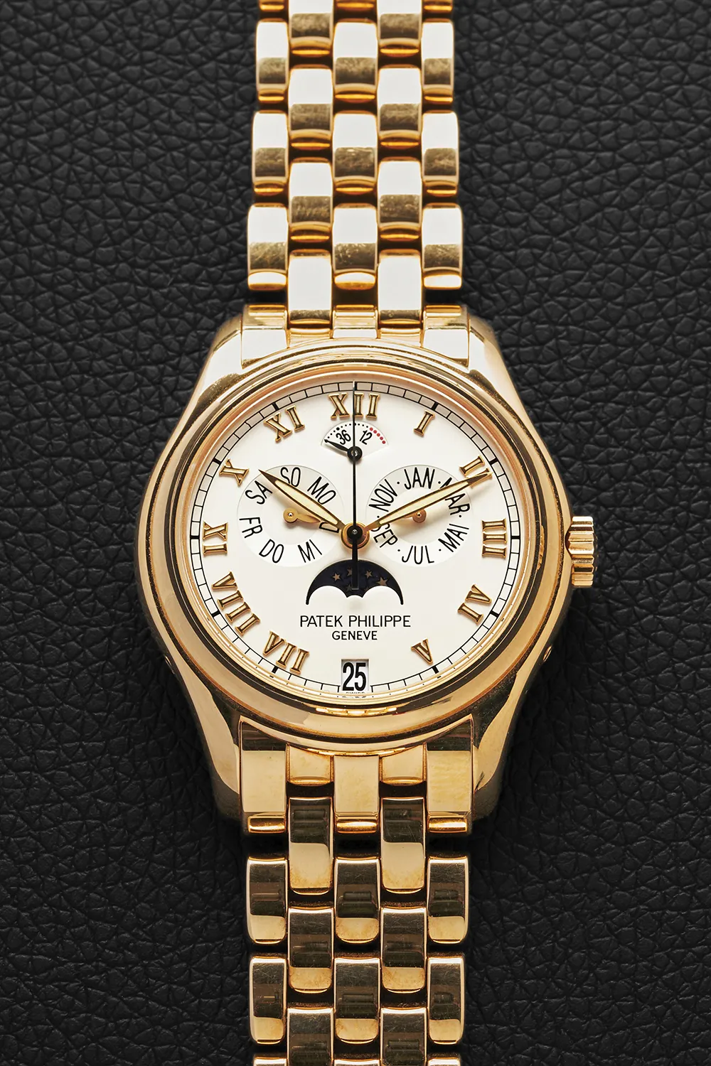 Patek Philippe Annual Calendar 5036/1J 36.5mm Yellow gold Silver