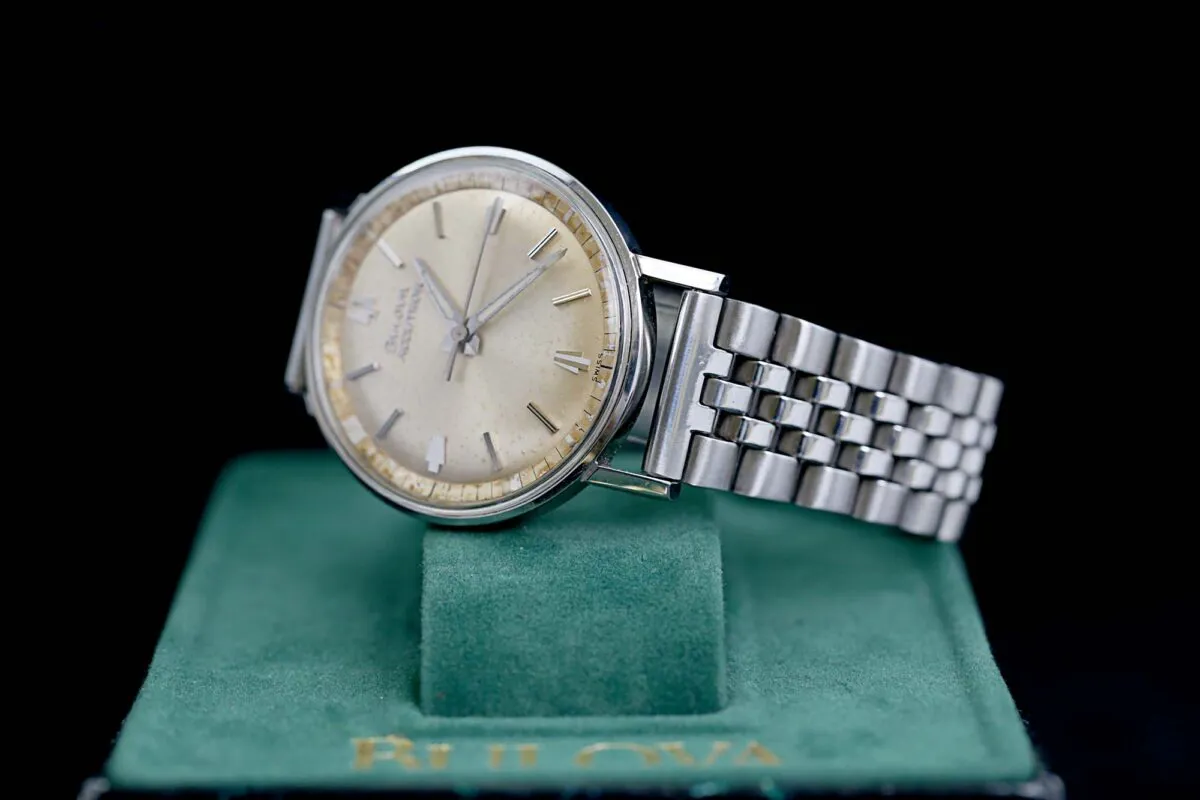 Bulova Accutron 35.5mm Stahl 11