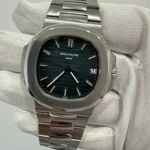 Patek Philippe Nautilus 5711/1A-010 40mm Stainless steel Blue