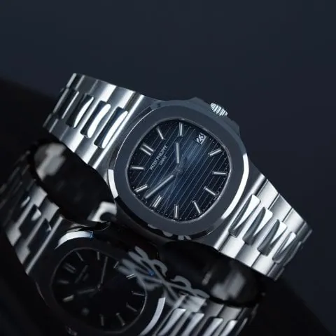 Patek Philippe Nautilus 5711/1A-010 40mm Stainless steel Blue