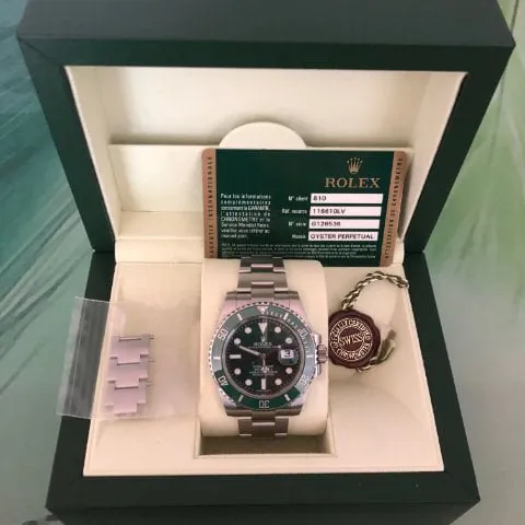 Rolex Submariner 116610LV 40mm Steel Green