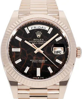 Rolex Day-Date 40 228235 Everose gold Braun