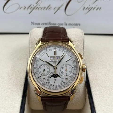 Patek Philippe Perpetual Calendar Chronograph 5270J-001 41mm Yellow gold White