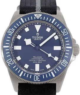 Tudor Pelagos FXD 25707B Titan Blau