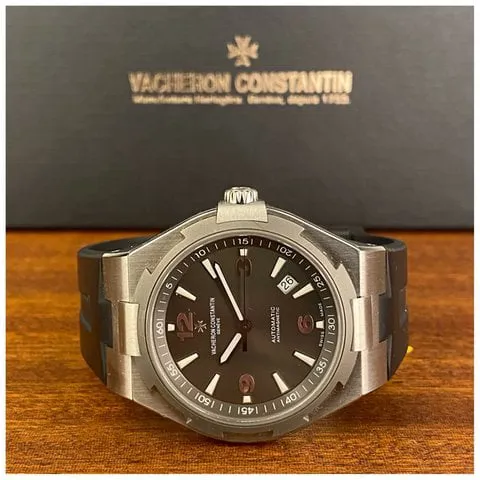 Vacheron Constantin Overseas 47040/000W-9500 42mm Stainless steel Gray