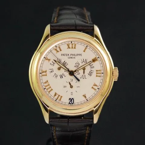 Patek Philippe Annual Calendar 5035R 37mm Rose gold Silver