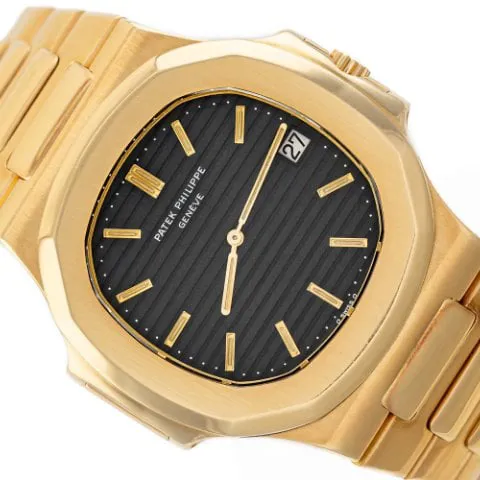 Patek Philippe Nautilus 3700 42mm Yellow gold Black