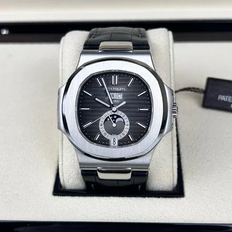 Patek Philippe Nautilus 5726A-001 40.5mm Stainless steel Black