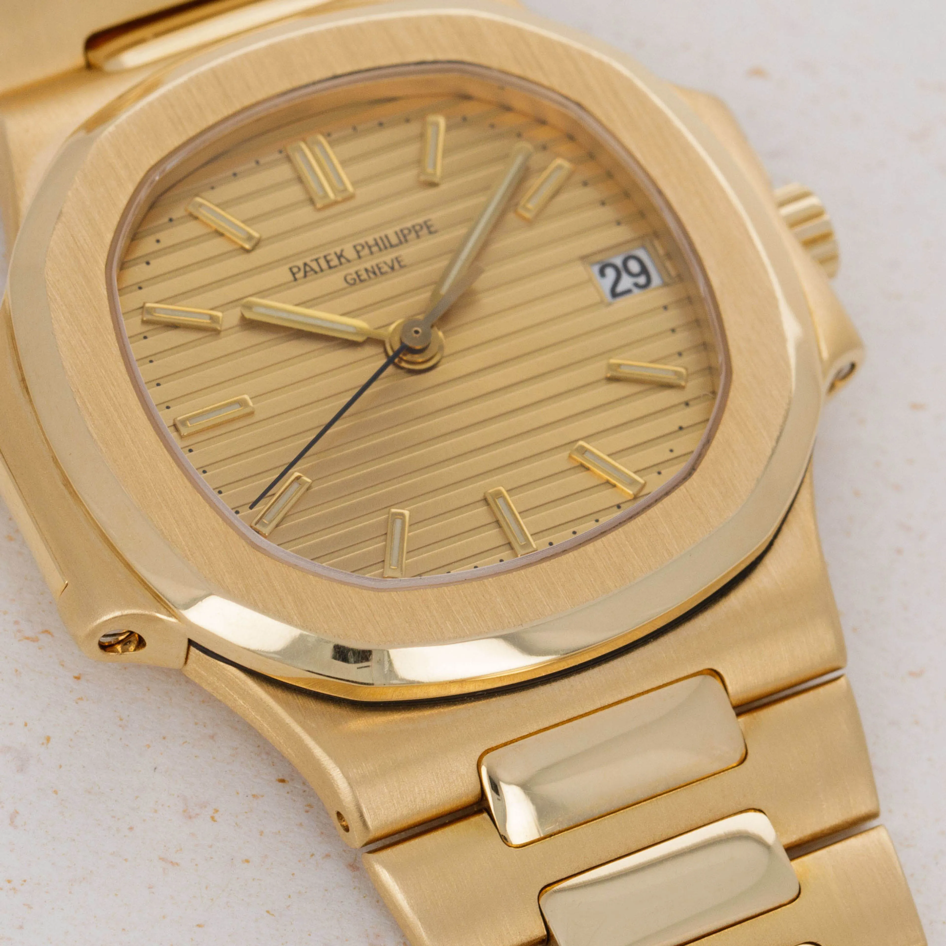 Patek Philippe Nautilus 3800J 37.5mm Yellow gold Champagne 1