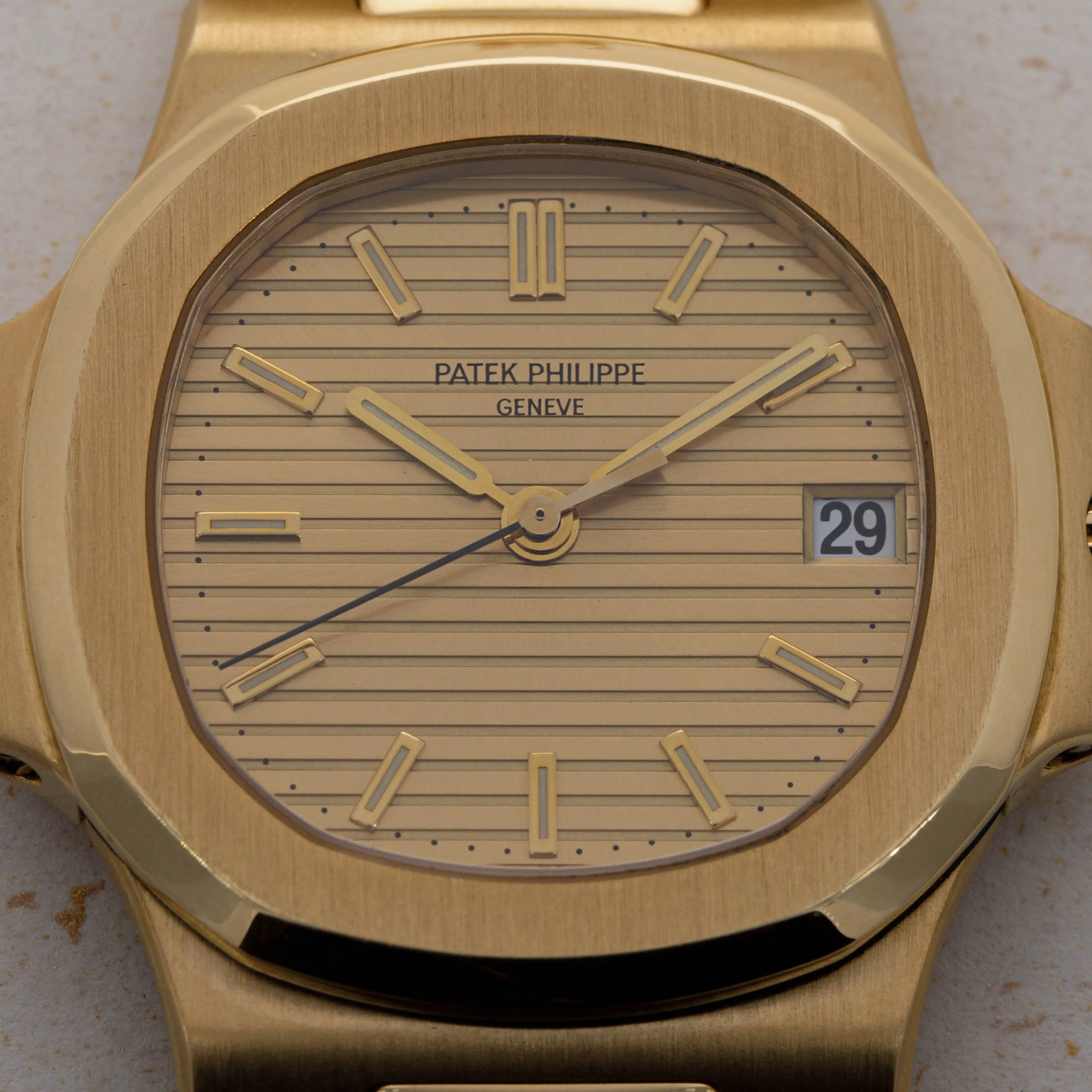 Patek Philippe Nautilus 3800J 37.5mm Yellow gold Champagne 10