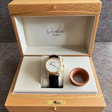 Glashütte Senator 1-36-04-02-05-50 39mm Yellow gold Silver