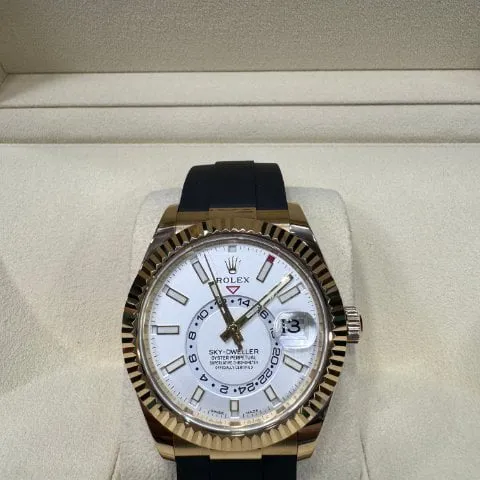 Rolex Sky-Dweller 326238 42mm Yellow gold White