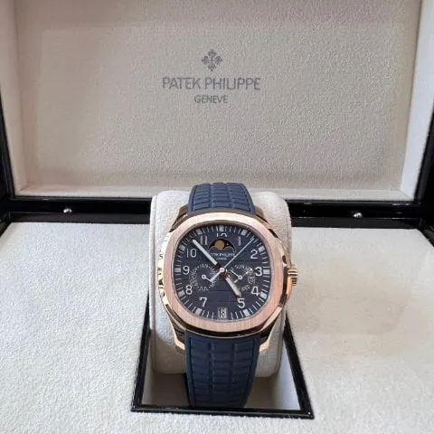 Patek Philippe Aquanaut 5261R-001 40mm Rose gold Blue