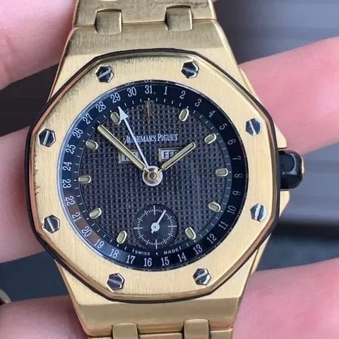 Audemars Piguet Royal Oak Offshore 25807BA 39mm Yellow gold White