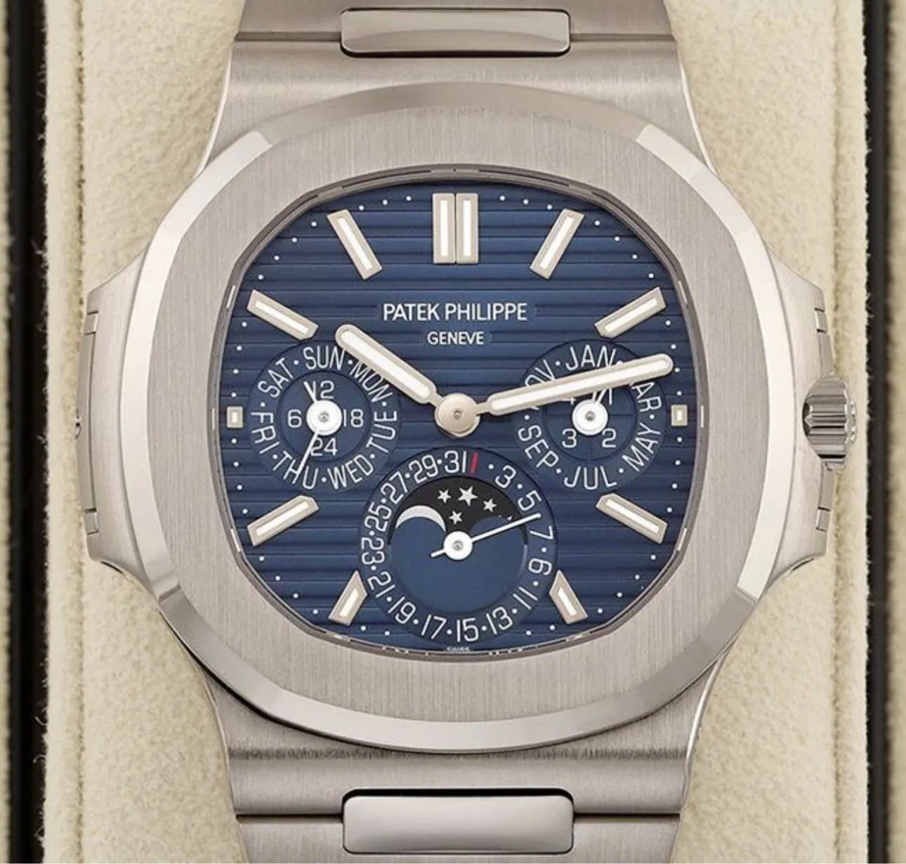 Patek Philippe Nautilus 5740/1G-001 40mm 18k white gold Blue