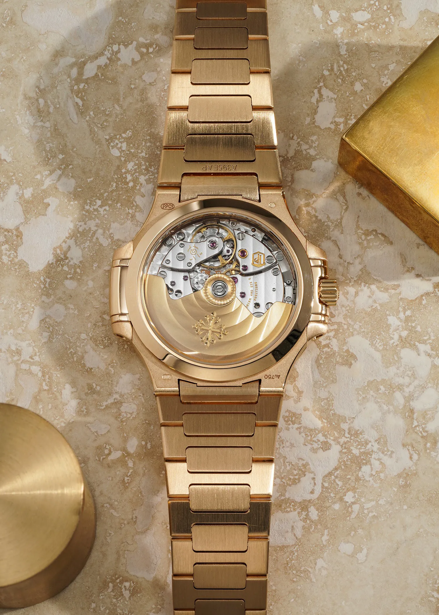 Patek Philippe Nautilus 7118/1R-001 35mm Rose gold Silver 1