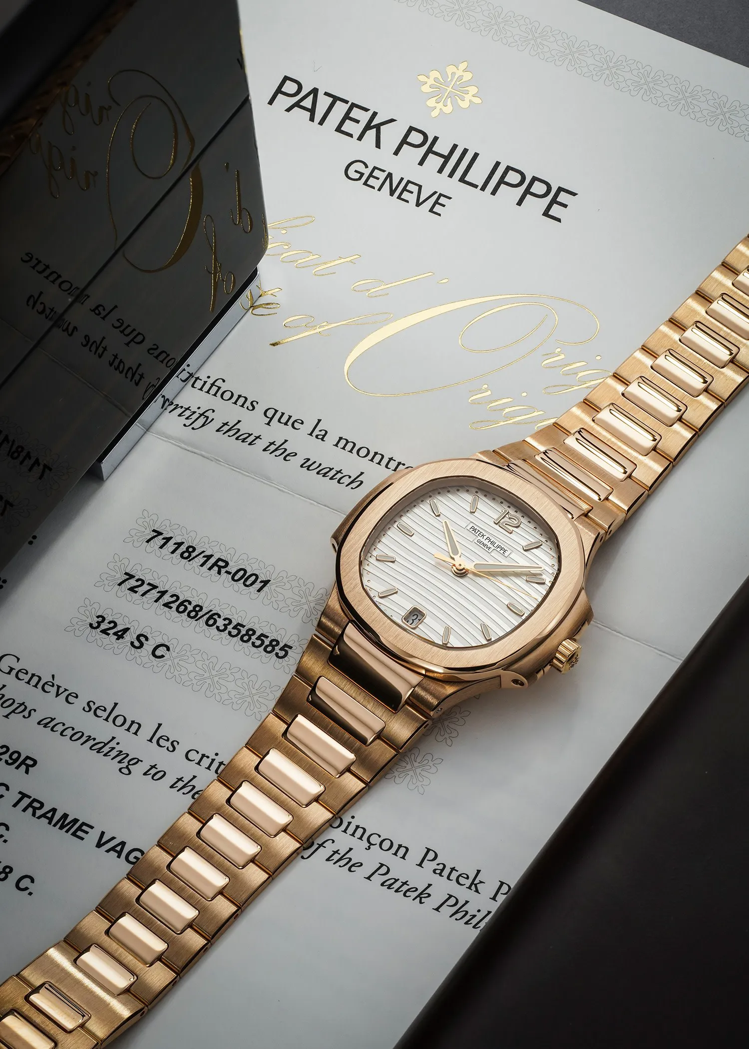 Patek Philippe Nautilus 7118/1R-001 35mm Rose gold Silver 2