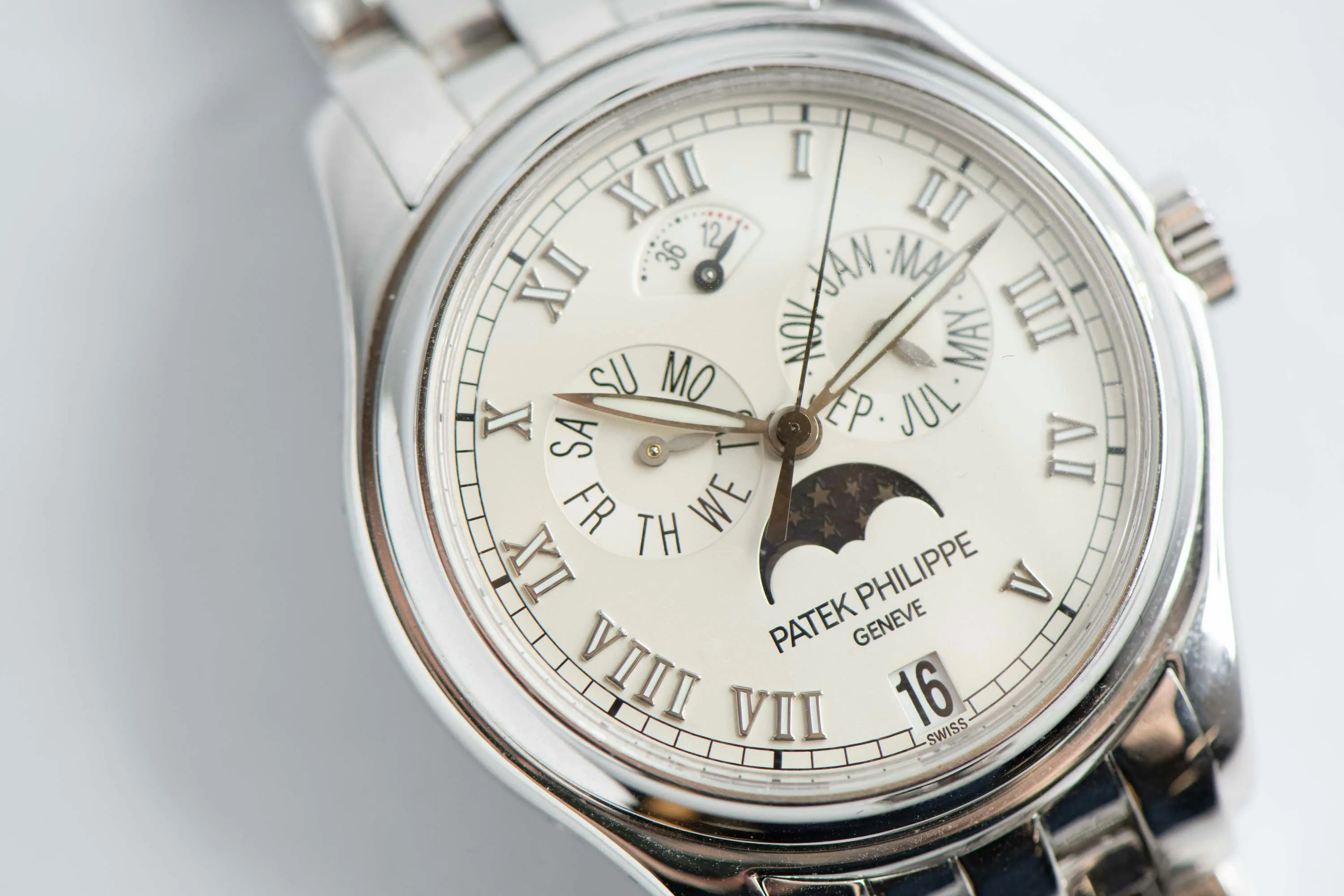 Patek Philippe Annual Calendar 5036/1G 37mm White gold White 2