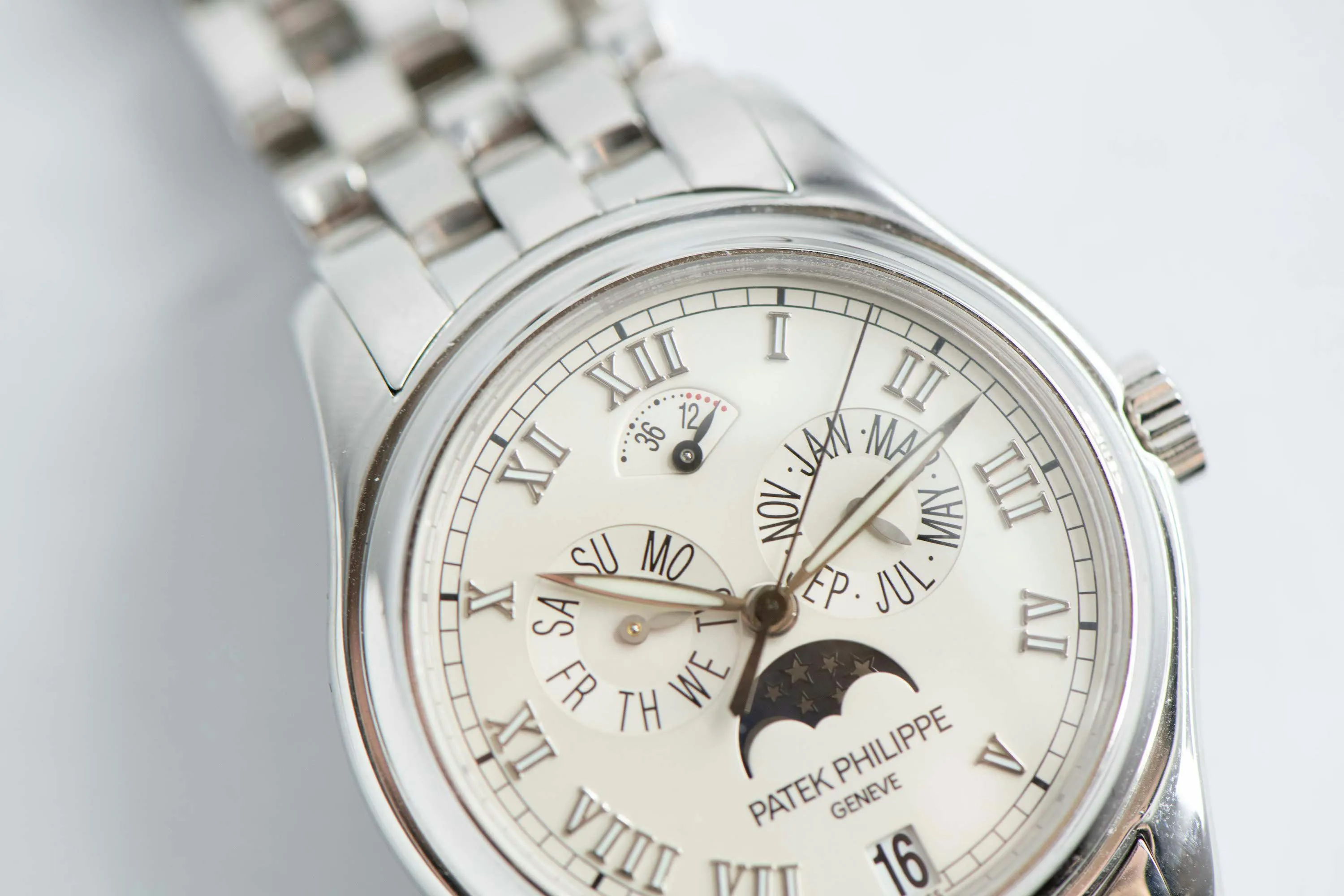 Patek Philippe Annual Calendar 5036/1G 37mm White gold White 3