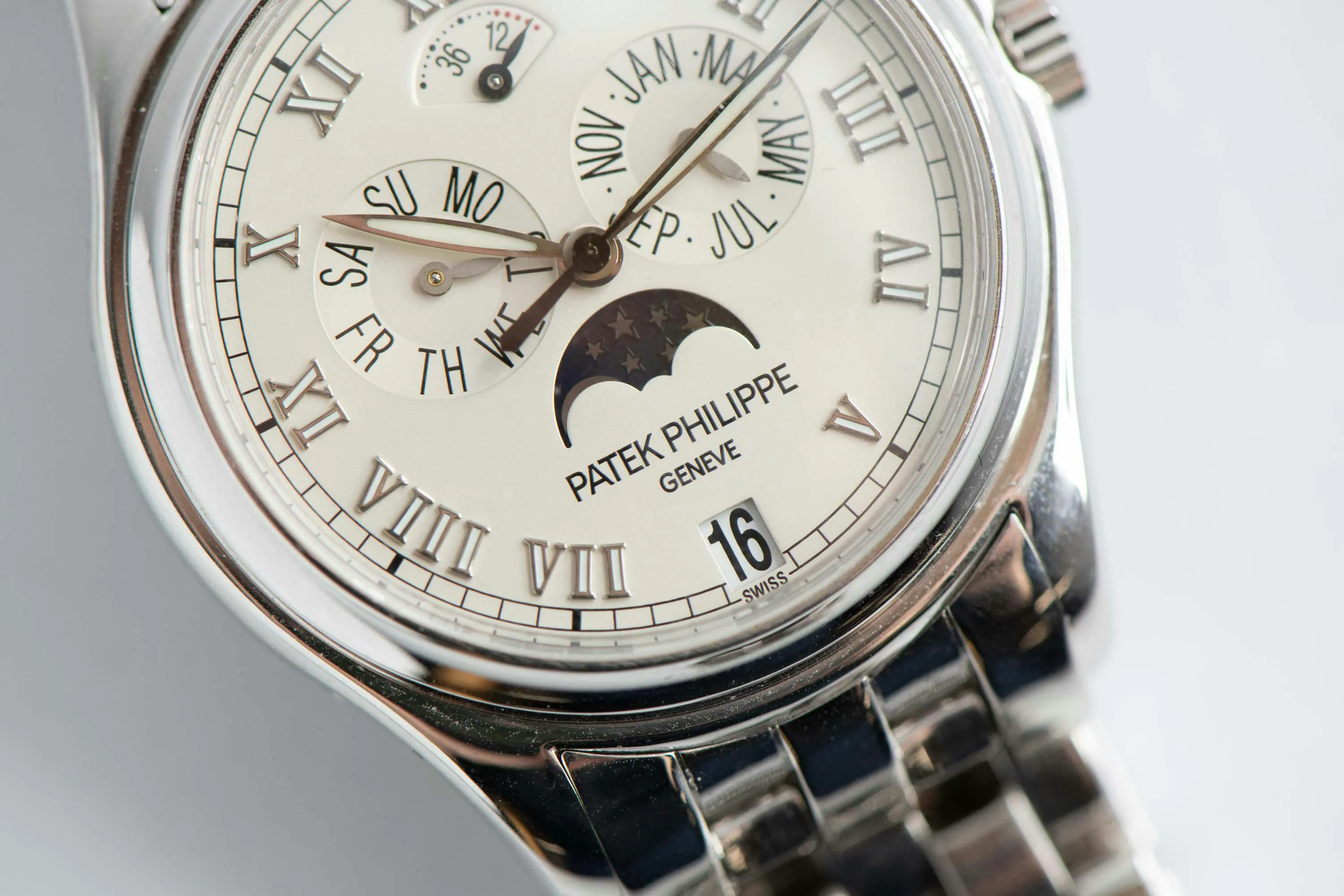 Patek Philippe Annual Calendar 5036/1G 37mm White gold White 5