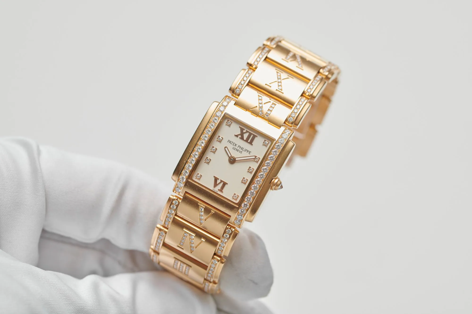 Patek Philippe TwentyFour 4910/40 25mm Yellow gold Silver 1